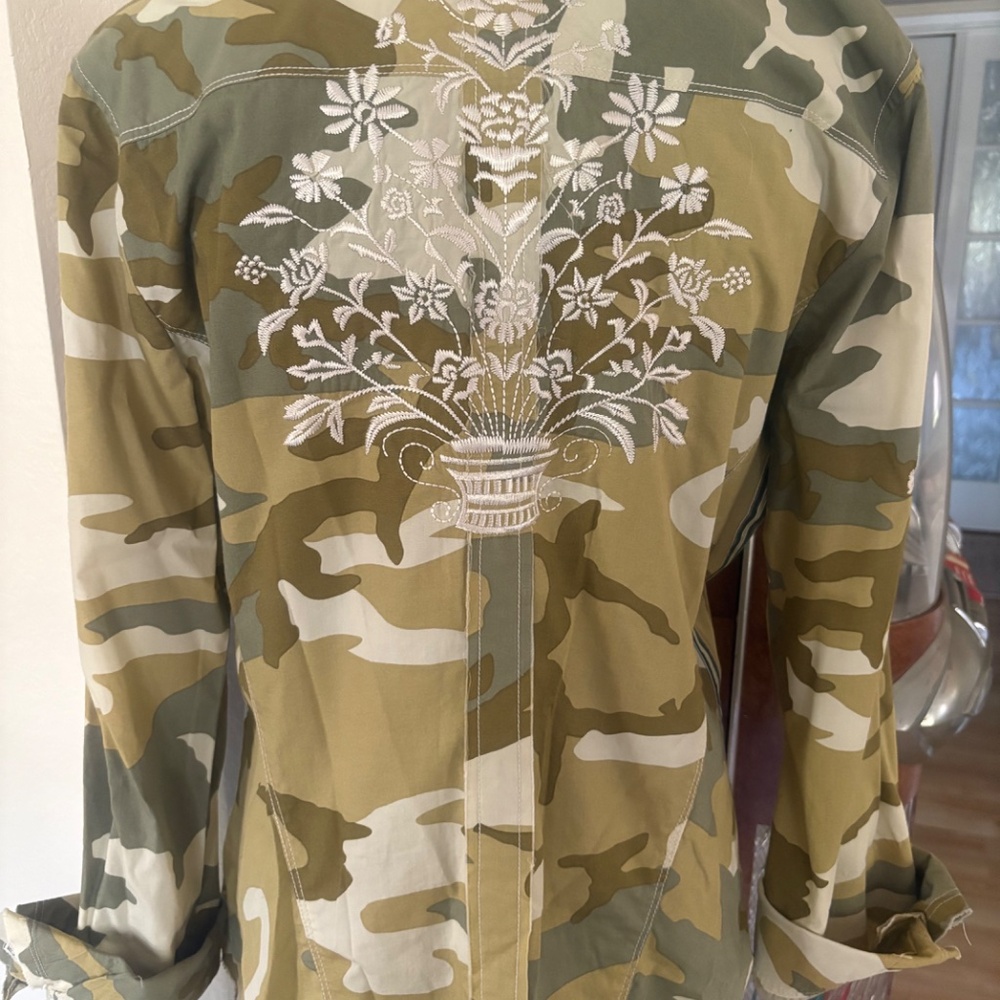 Johnny Was 3J Camo Button Down Shirt Size M - Picture 6 of 7